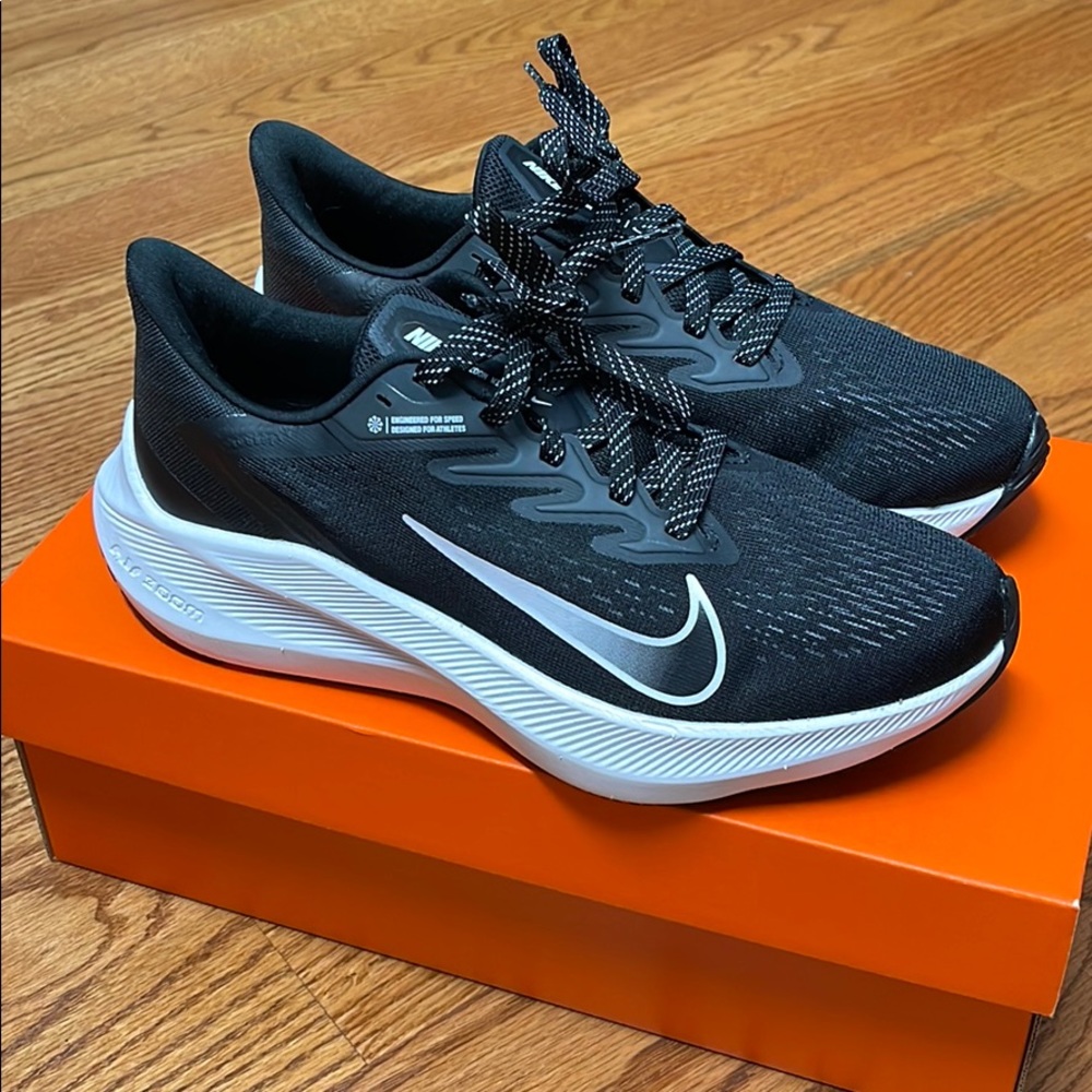 Women's Nike black and white sneakers